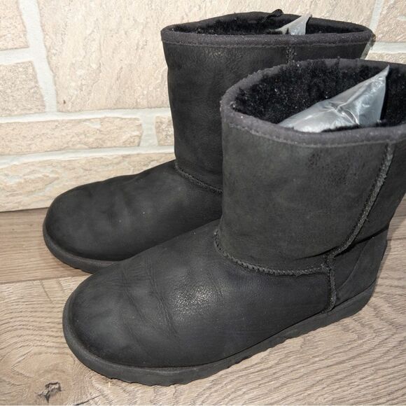 Ugg Black Classic Short‎ II Sheepskin Snow Boots Size 6 - Picture 2 of 6